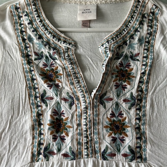 Knox Rose Fashion Embroidered Tank - Picture 2 of 9